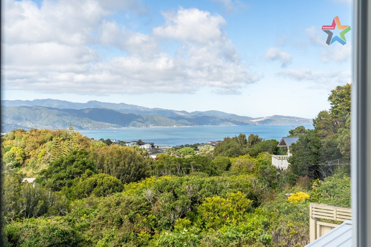 7 Acacia Avenue, Maungaraki, Lower Hutt - Carousel 1