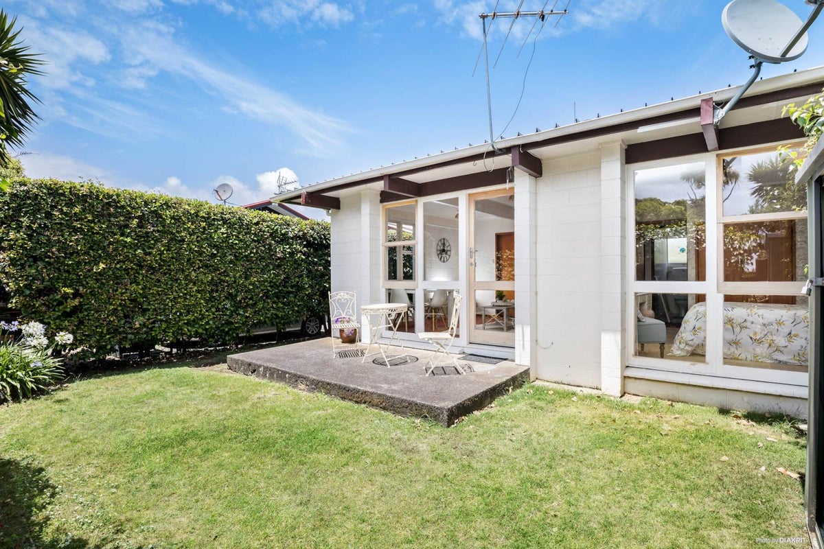 3/10 Jason Avenue, Sandringham, Auckland - Carousel 1