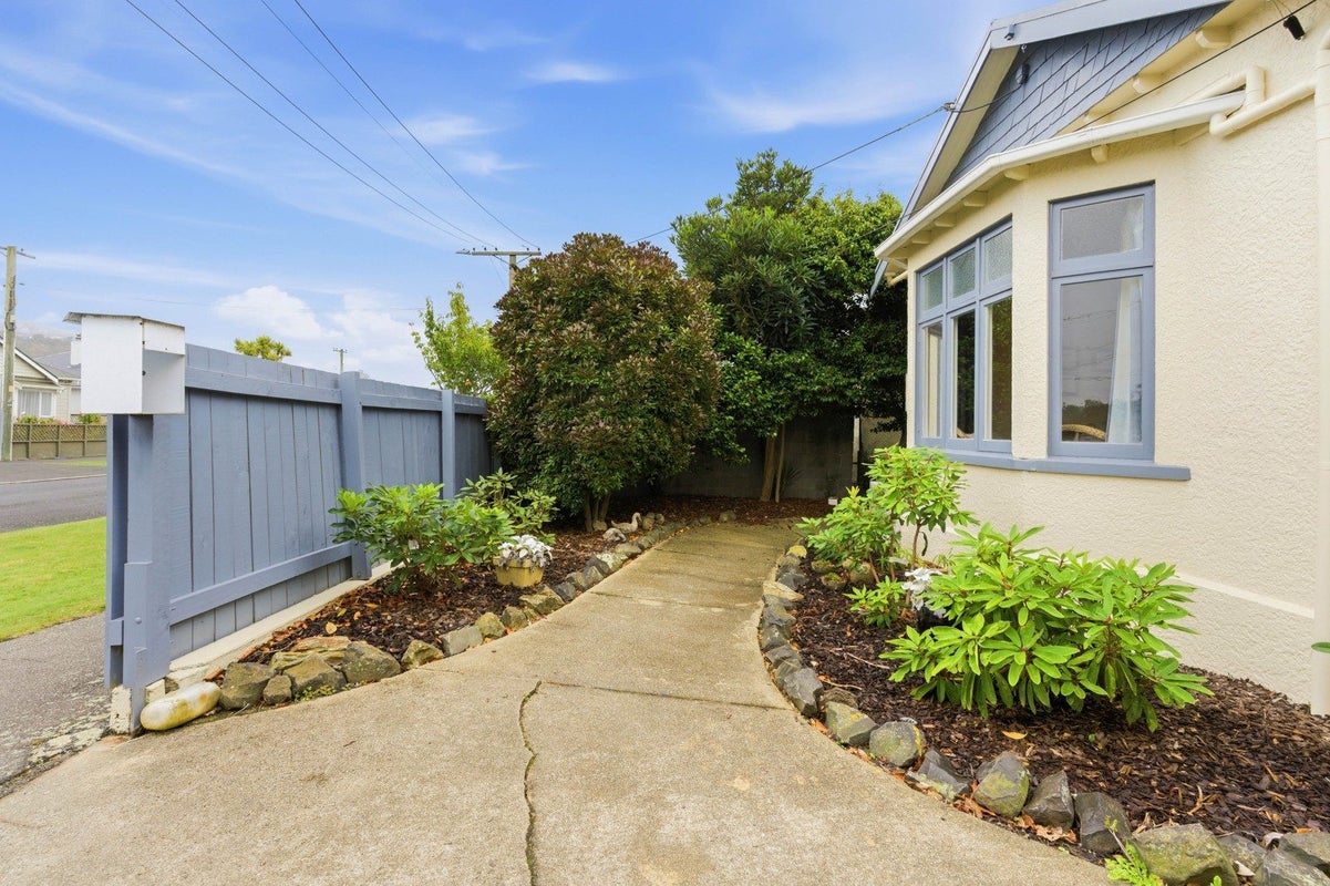 21 Trafalgar Street, Saint Kilda, Dunedin - Carousel 2