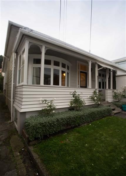 33 Porritt Avenue, Mount Victoria, Wellington - Carousel 1