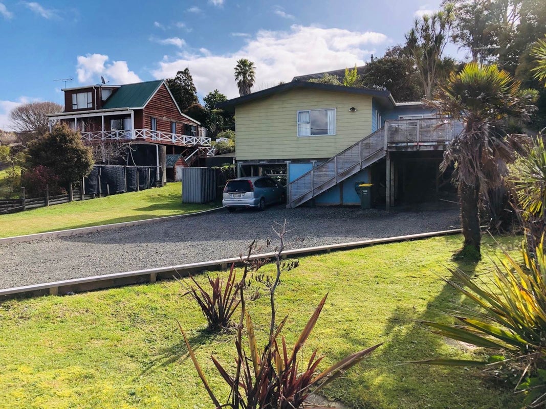 10 Beverley Road, Stanmore Bay, Whangaparaoa - Carousel 1
