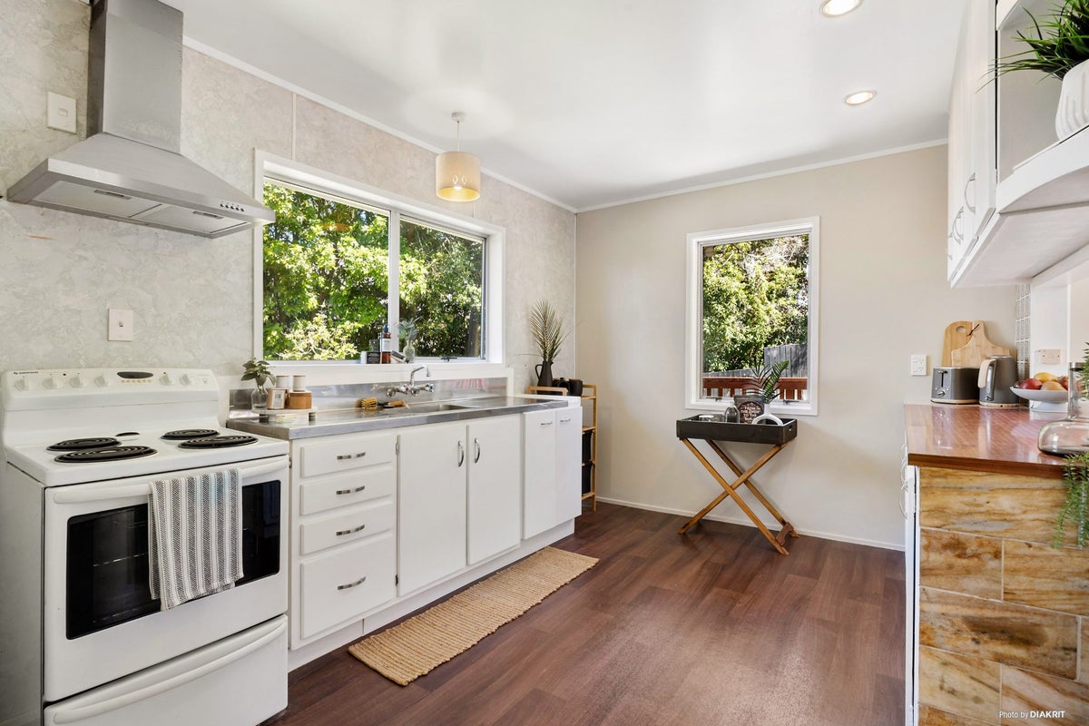 9 Magdalen Place, West Harbour, Auckland - Carousel 2