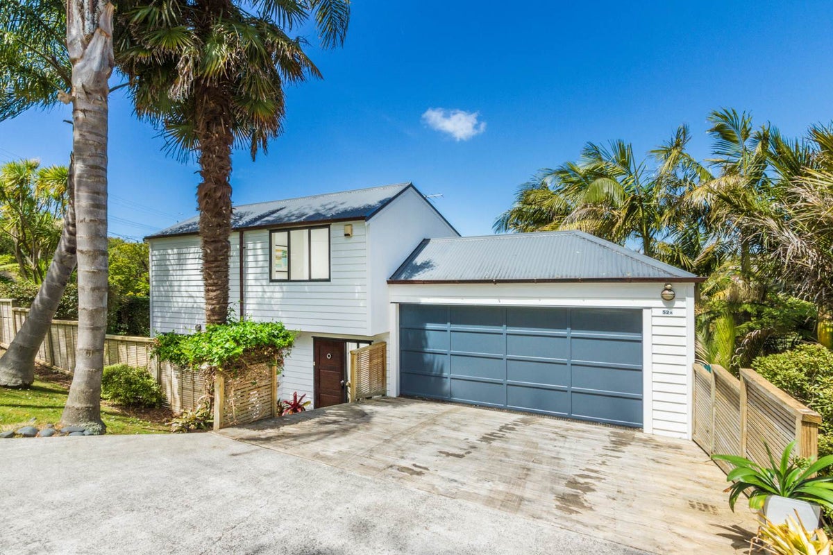 52A Peter Terrace, Castor Bay, Auckland - Carousel 2