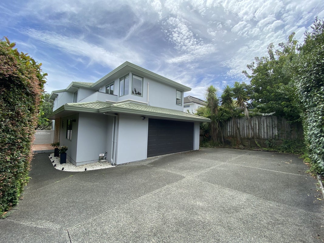 2/16 Stoneleigh Court, Sunnynook, Auckland - Carousel 1