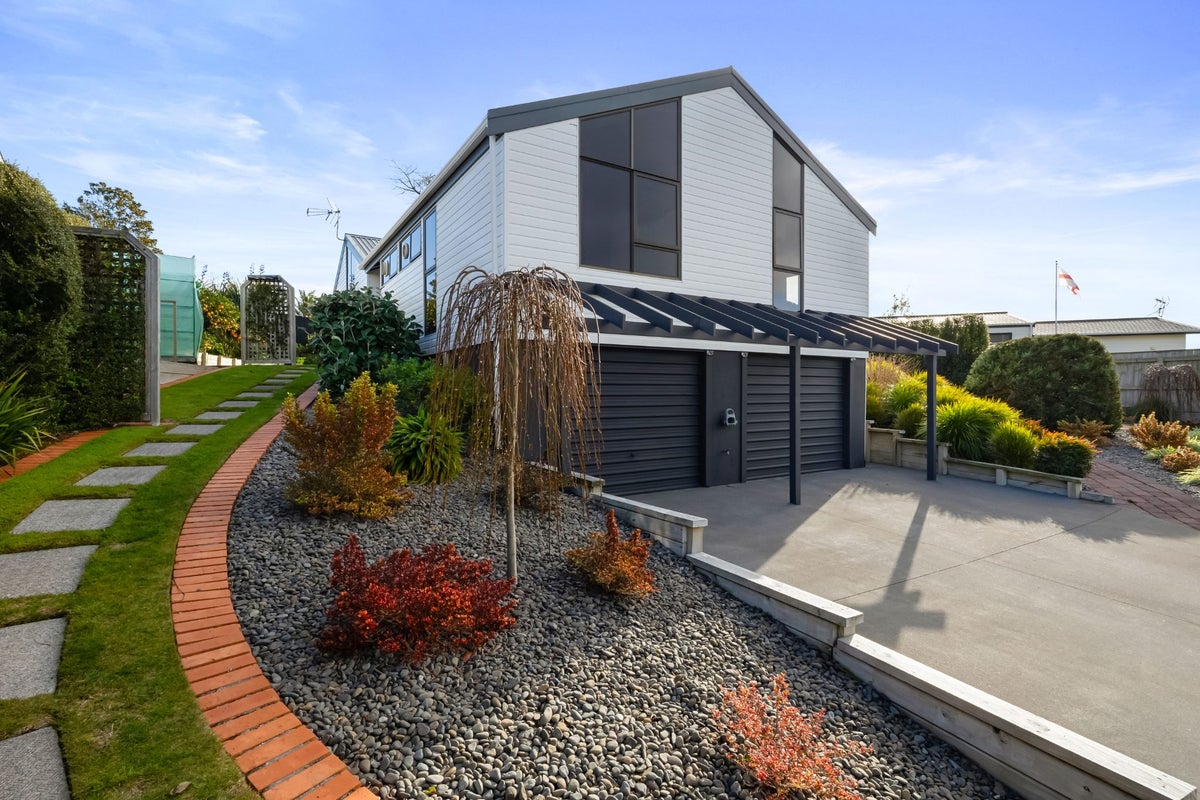 11 Caledonia Place, Highlands Park, New Plymouth - Carousel 20