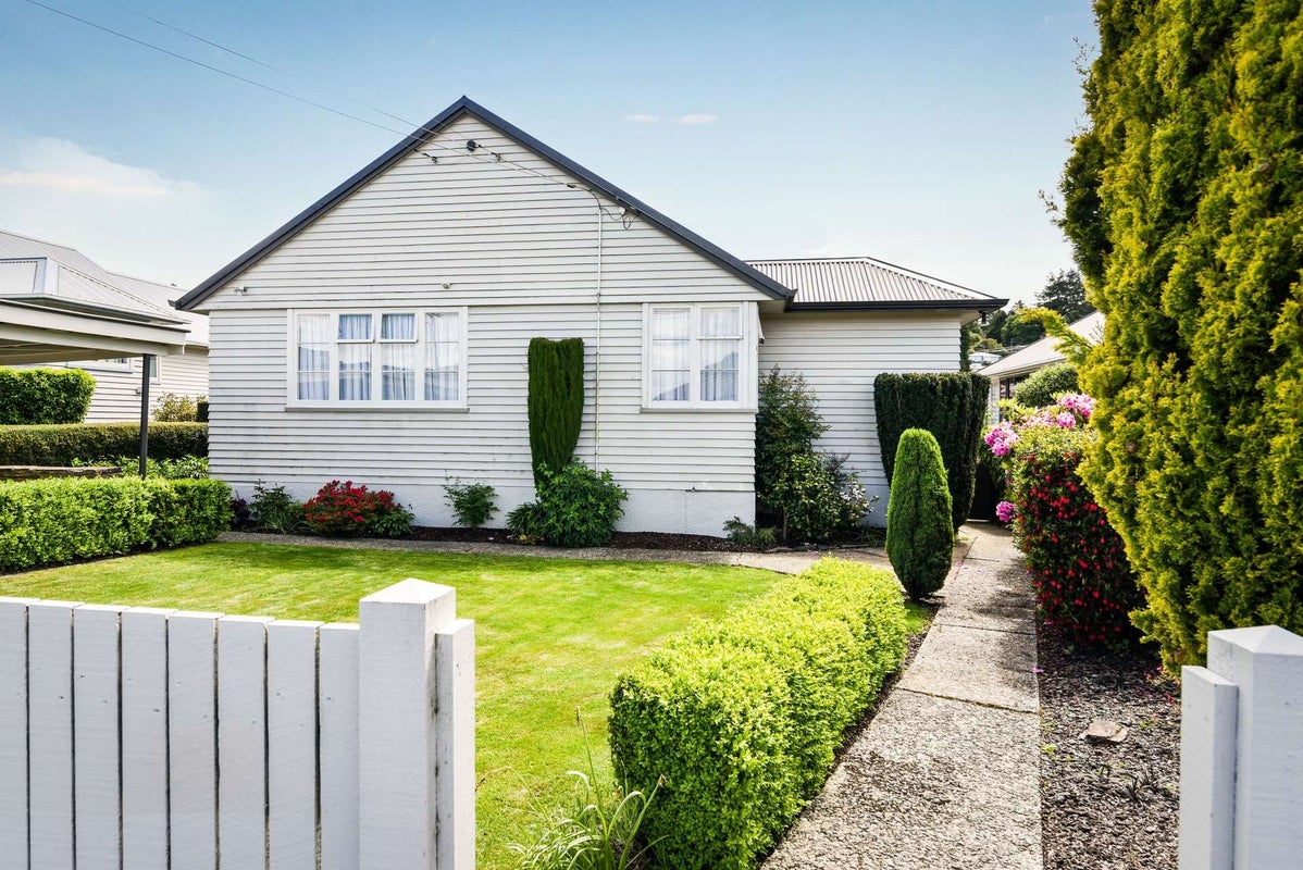 62 Balmain Street, Halfway Bush, Dunedin - Carousel 1
