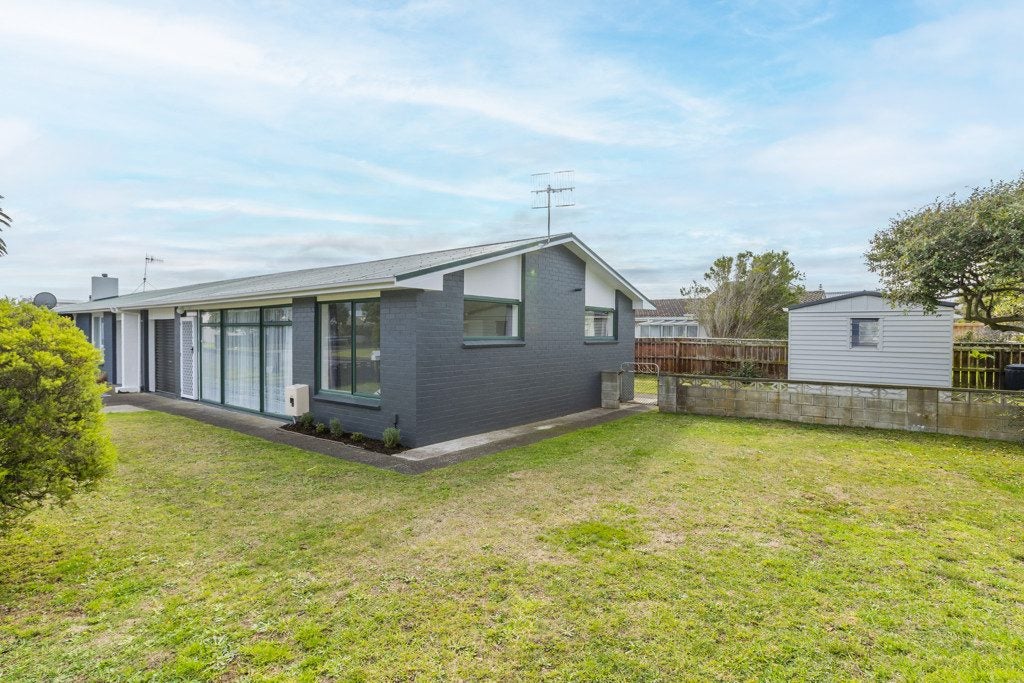 18 Watson Drive, Paraparaumu Beach, Paraparaumu - Carousel 1