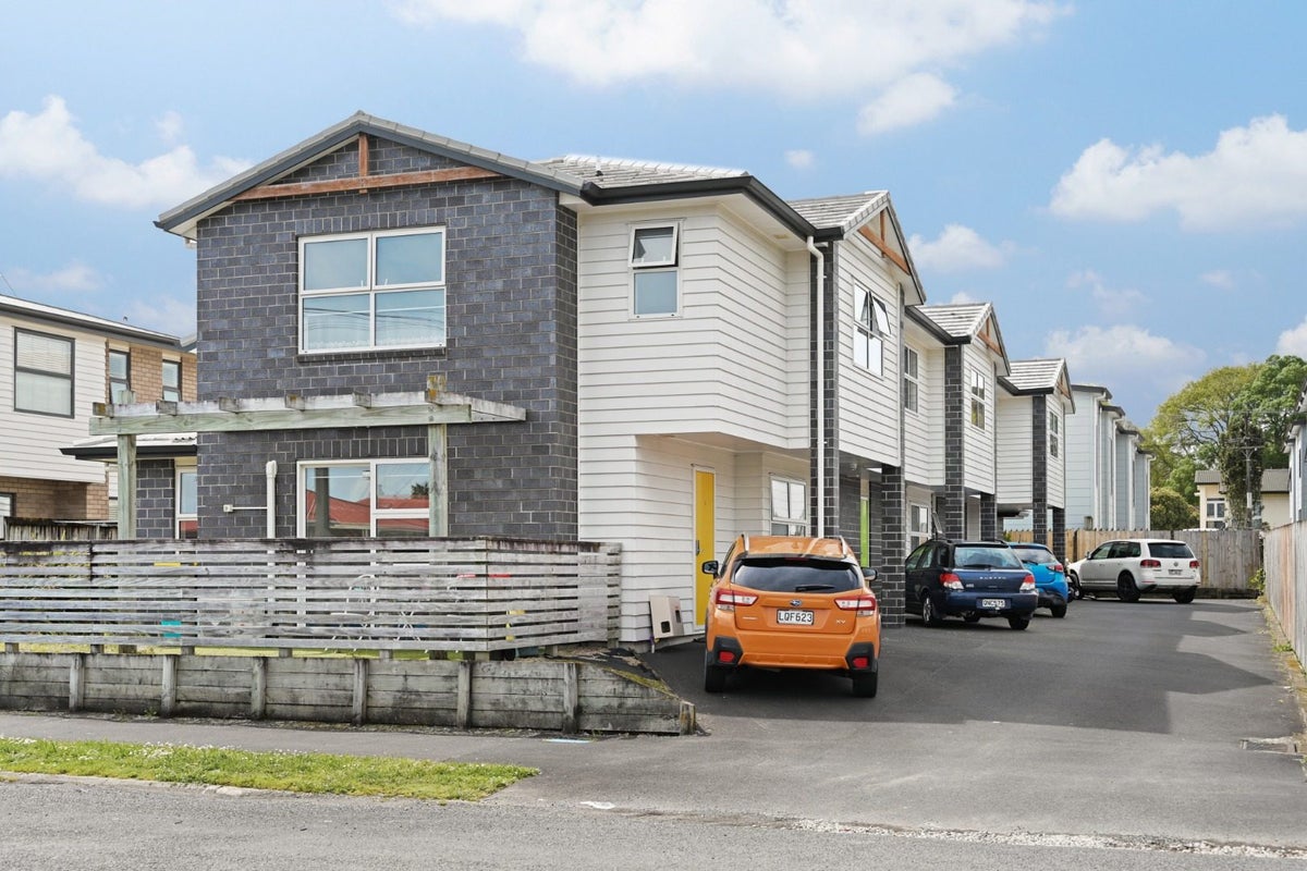 3/16 Hogan Street, Hamilton East, Hamilton - Carousel 1