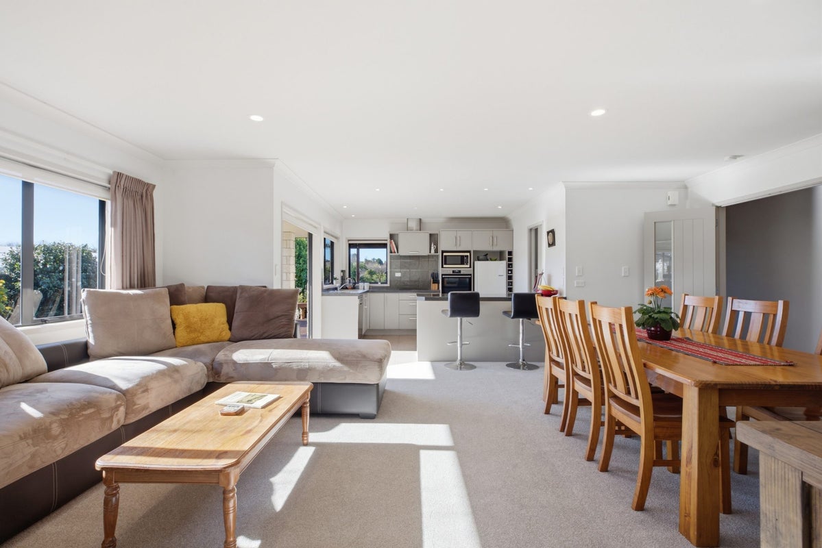 22 Albero Drive, Ohauiti, Tauranga - Carousel 2