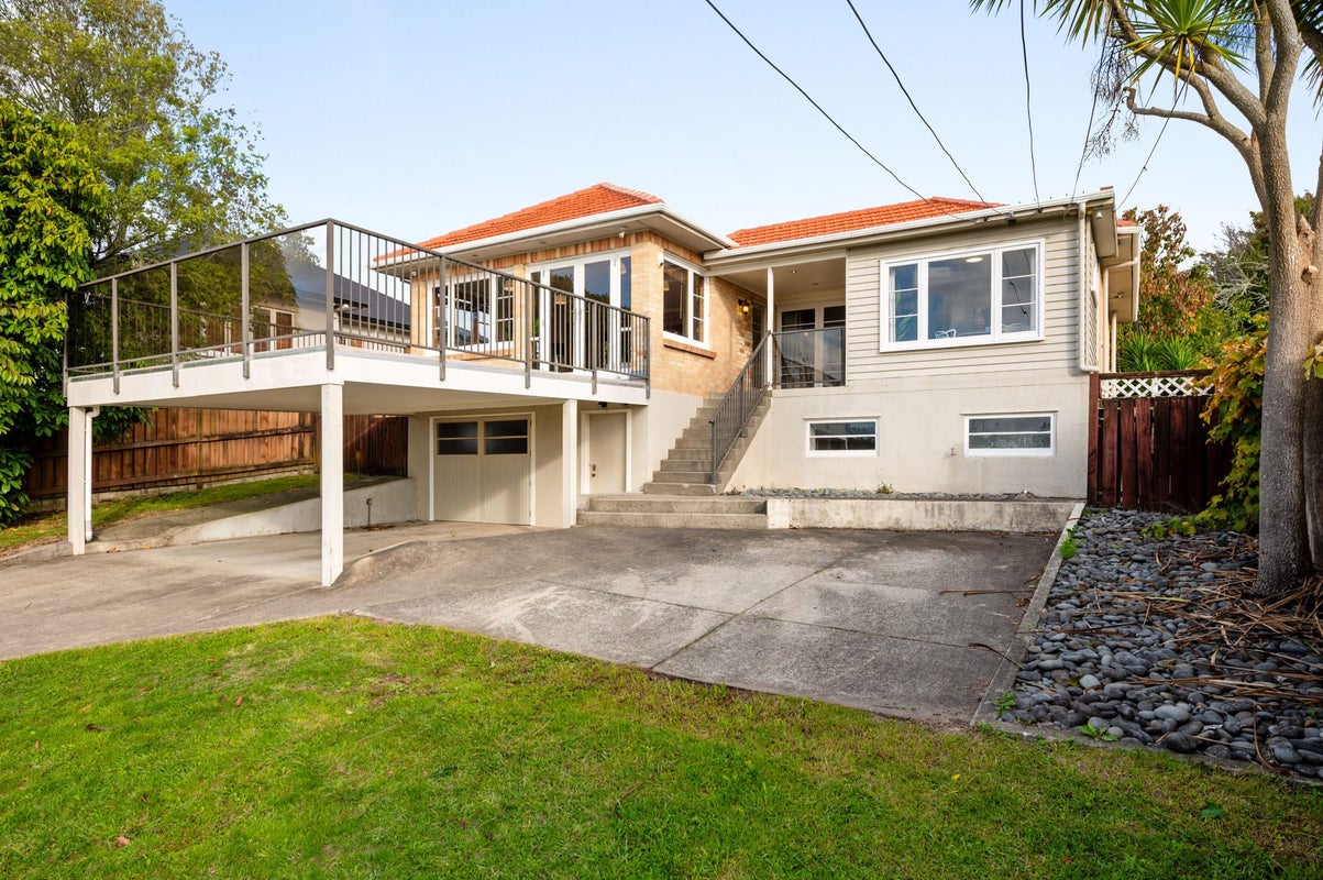10 Kakanui Avenue, Hillcrest, Hamilton - Carousel 1