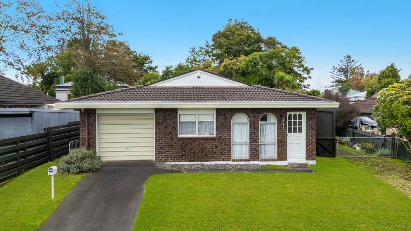 2/9 Wood Street, Papakura, Auckland - Carousel 1