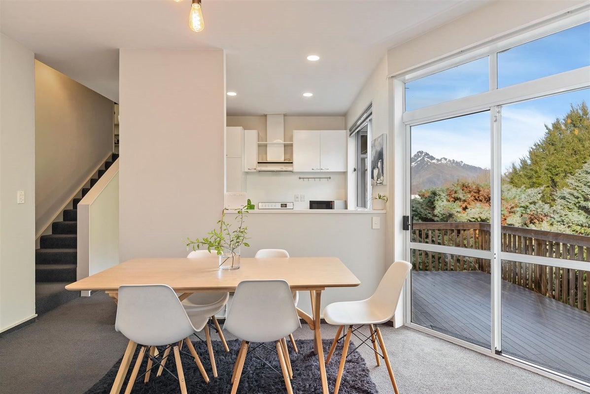 10A MacKinnon Terrace, Sunshine Bay, Queenstown - Carousel 2