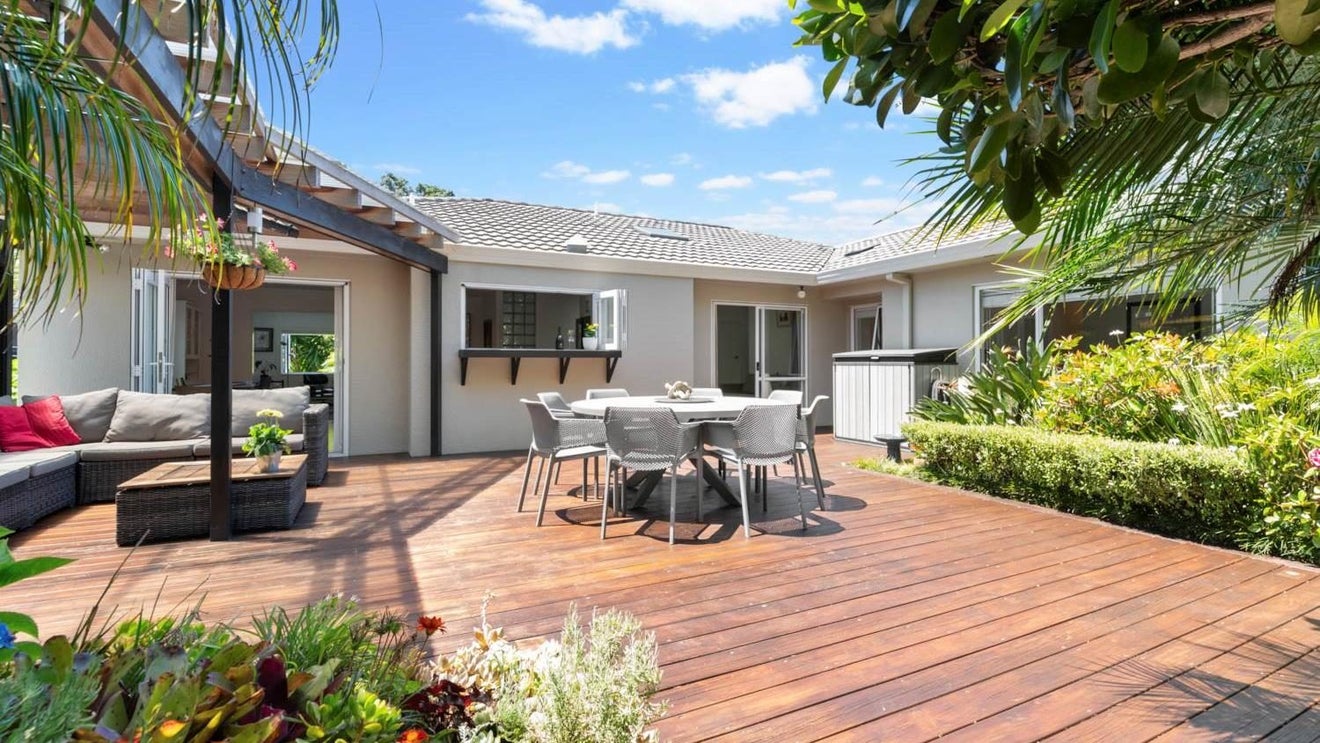 46 Saddleback Rise, Murrays Bay, Auckland - Carousel 1