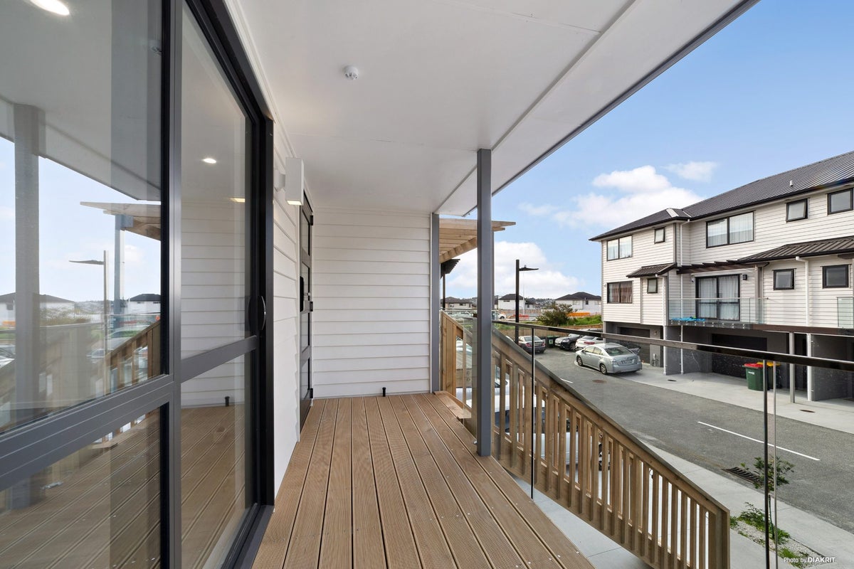 11 Peony Mews, Oteha, Auckland - Carousel 2
