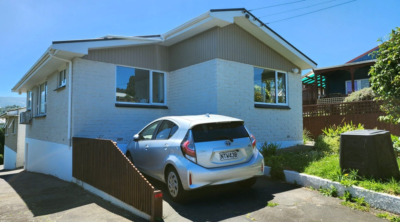 17 Signal Hill Road, Opoho, Dunedin - Carousel 1