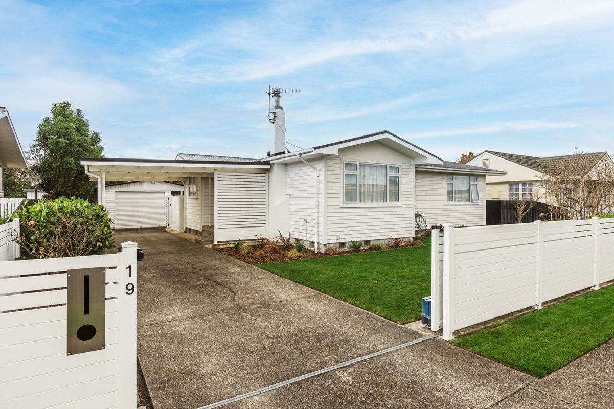 19 Frickleton Street, Taradale, Napier - Carousel 2
