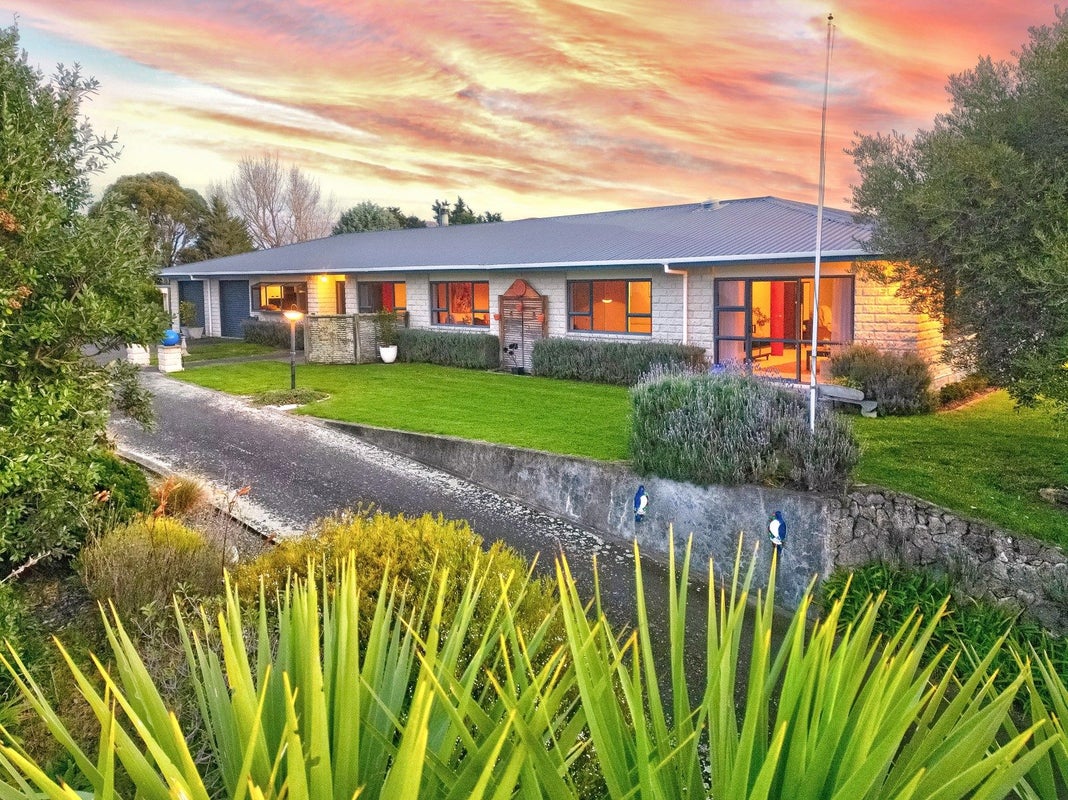 19 Dickens Lane, Otamatea, Whanganui - Carousel 1