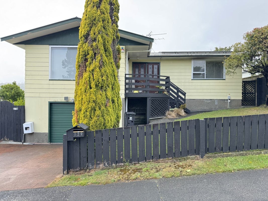 129 Holborn Drive, Stokes Valley, Lower Hutt - Carousel 1