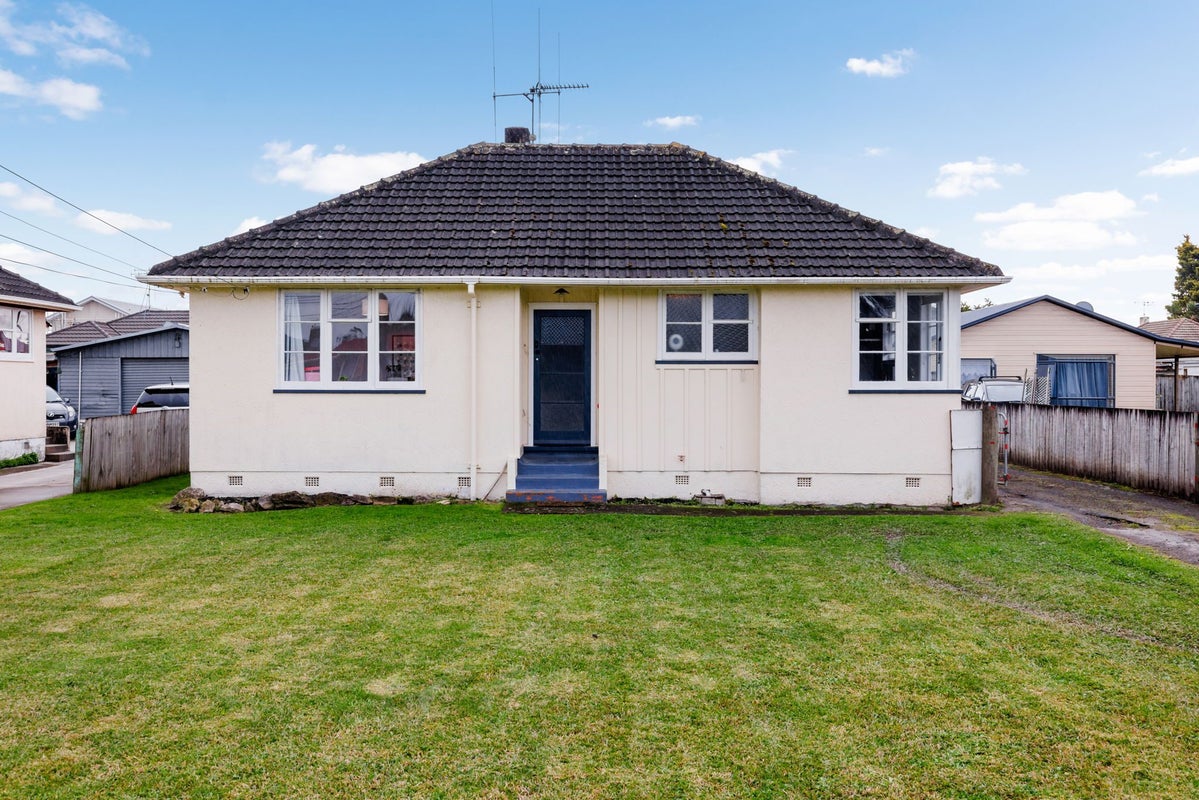 40 Pine Avenue, Bader, Hamilton - Carousel 1
