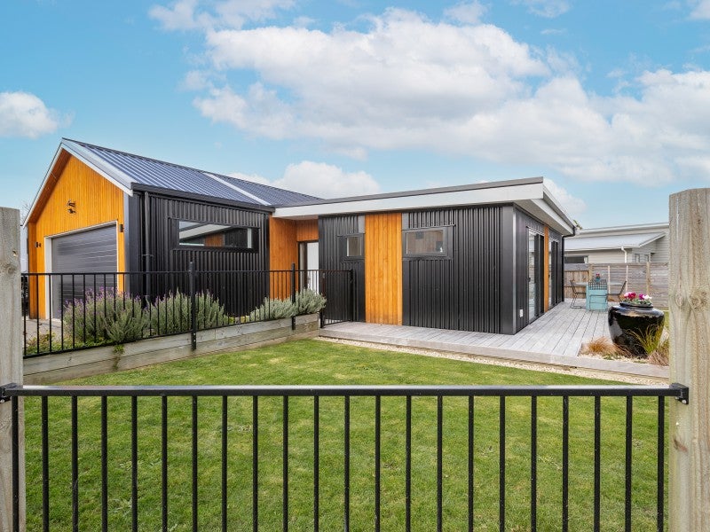 1 Tarata Grove, Lansdowne, Masterton - Carousel 15