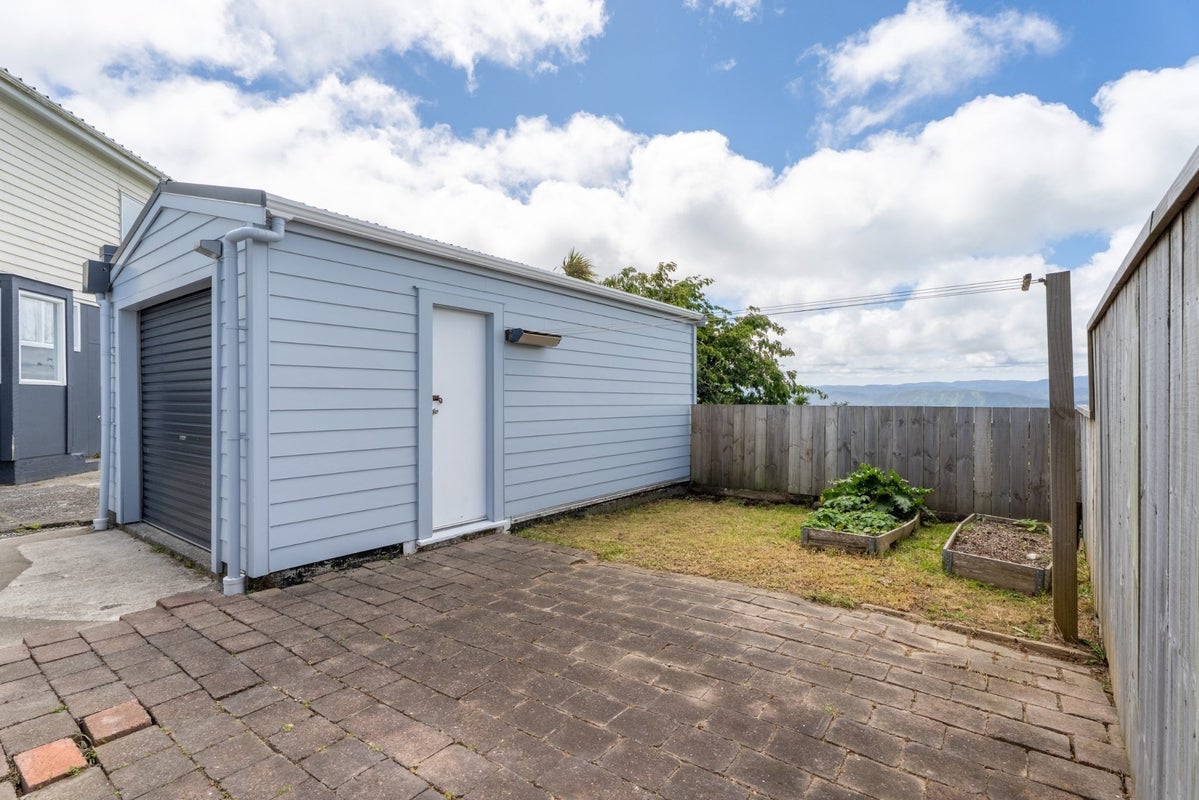 7A Edgecombe Street, Newlands, Wellington - Carousel 2