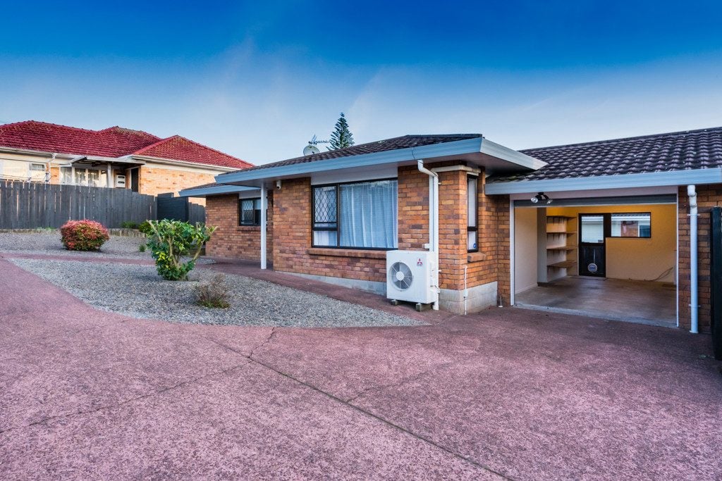 2/69 Stamford Park Road, Mount Roskill, Auckland - Carousel 2