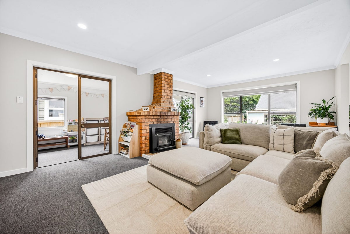 53 Cambridge Road, Riverhead, Riverhead - Carousel 2