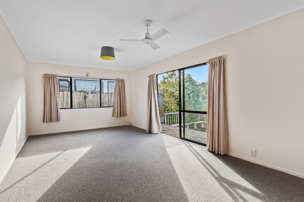 2/56 Trias Road, Totara Vale, Auckland - Carousel 2