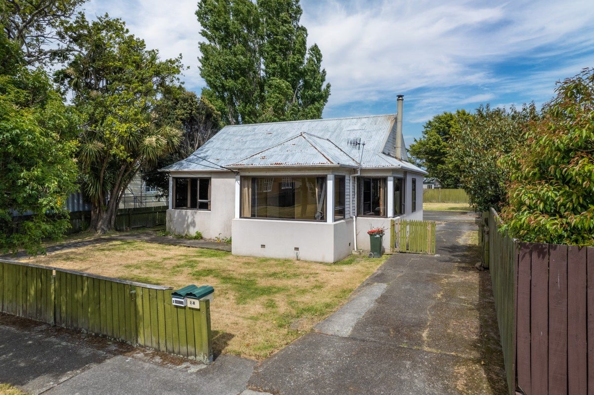 2 Gibson Crescent, Naenae, Lower Hutt - Carousel 1