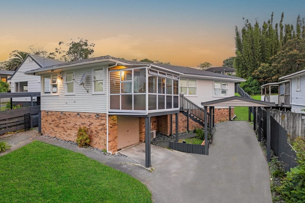 74 Vodanovich Road, Te Atatu South, Waitakere City, Auckland - Carousel 1