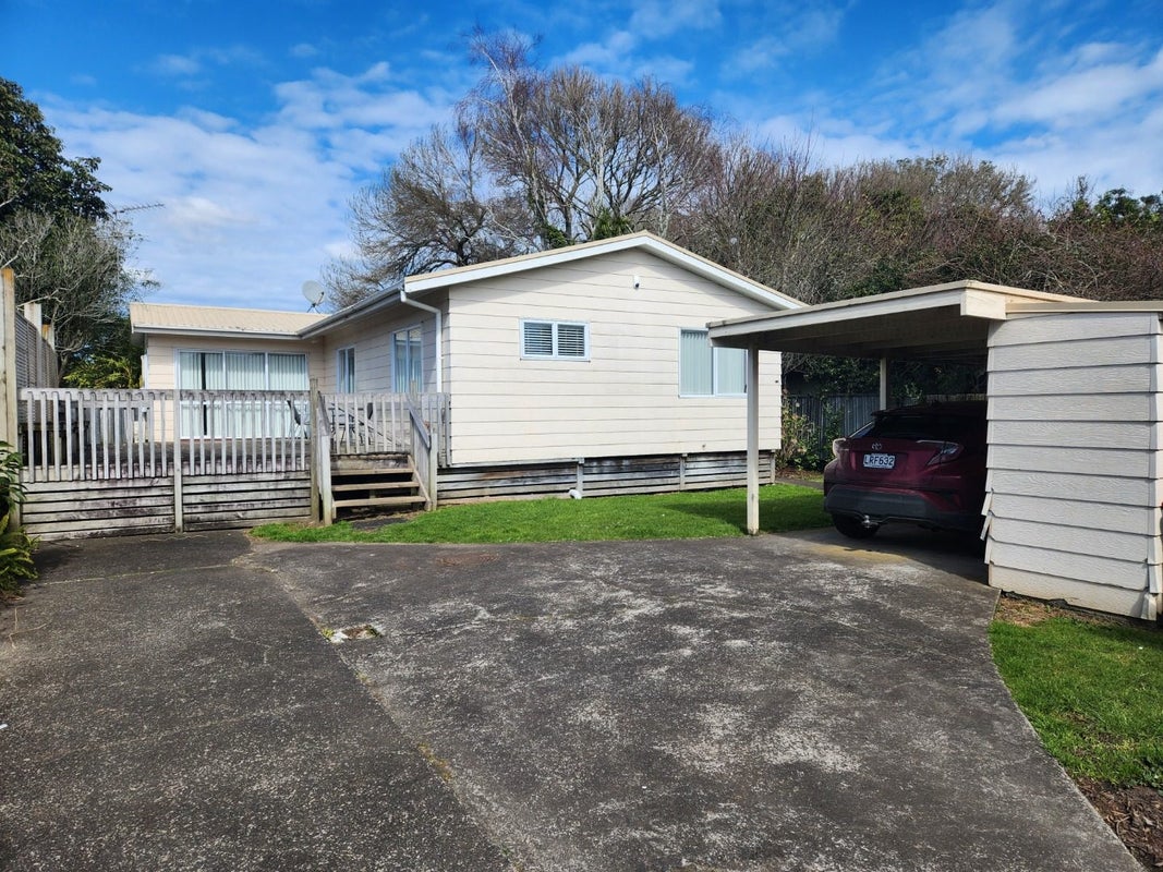 2/11 Waterfront Road, Mangere Bridge, Manukau - Carousel 1