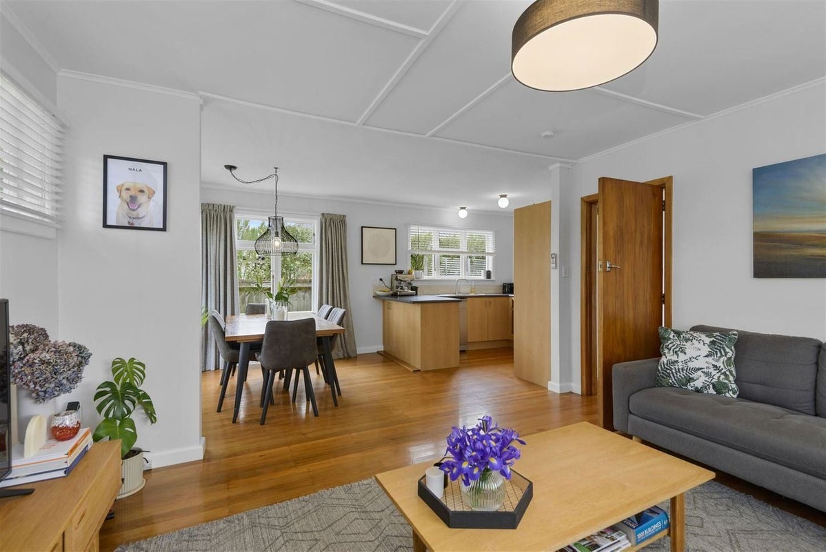 85 Brookside Terrace, Bryndwr, Christchurch - Carousel 2