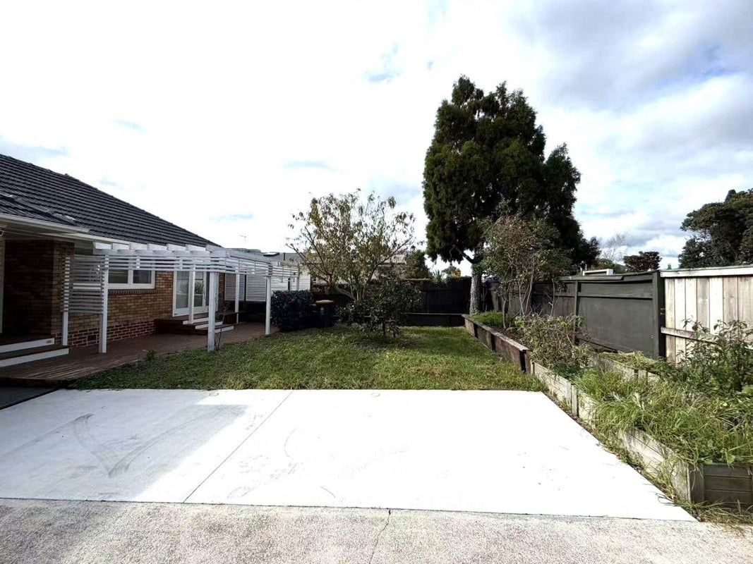 1/35 Bradbury Road, Highland Park, Auckland - Carousel 1