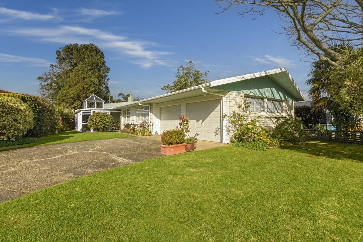 12 Meadowland Street, Matua, Tauranga - Carousel 1