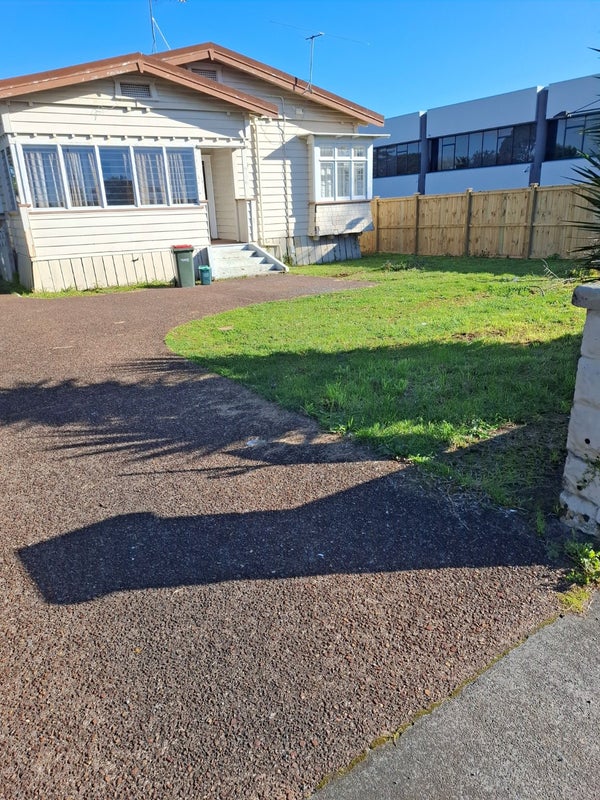 693 Mount Albert Road, Royal Oak, Auckland - Carousel 1