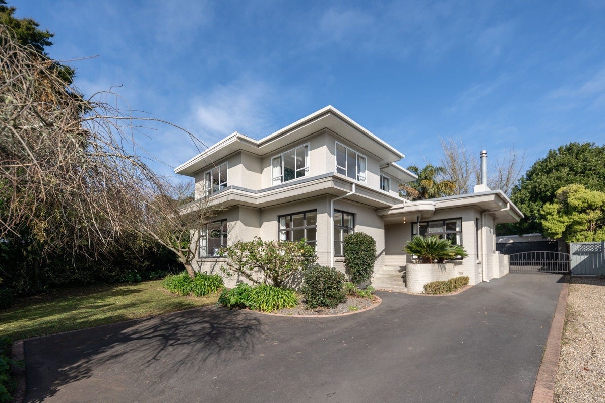 12 Mansel Avenue, Hillcrest, Hamilton - Carousel 1