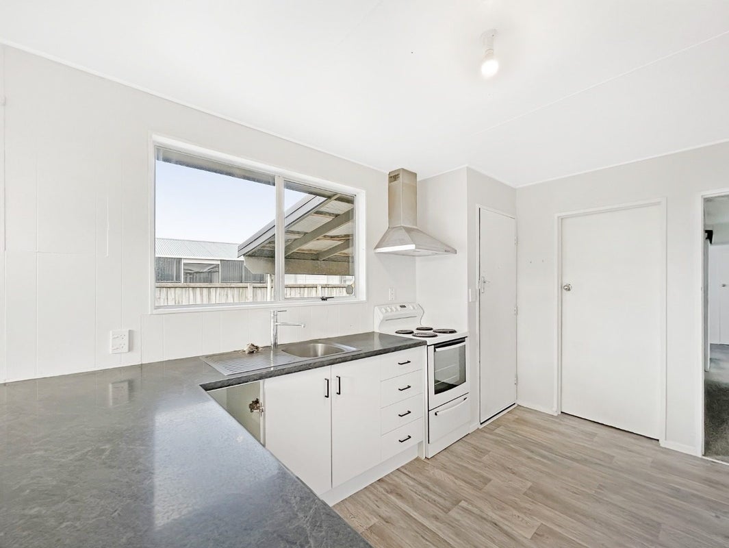 27 Cross Street, Castlecliff, Whanganui - Carousel 2