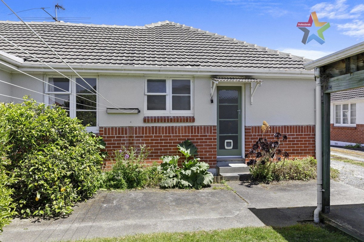 9 Bush Grove, Trentham, Upper Hutt - Carousel 1