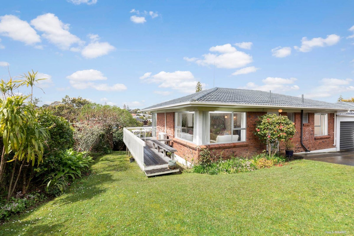 2/14 Knightsbridge Drive, Forrest Hill, Auckland - Carousel 1