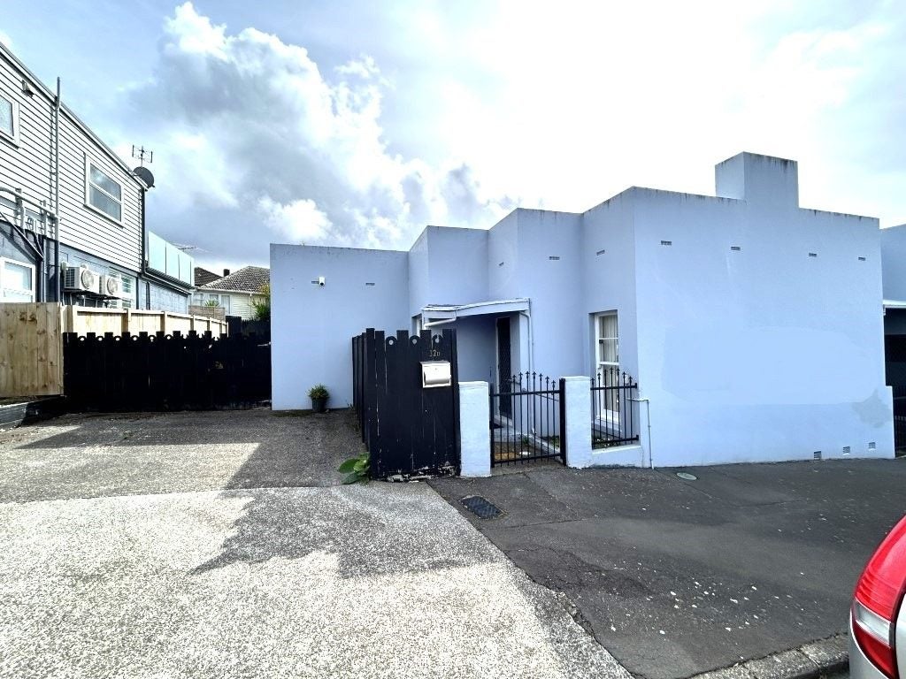 32D ORANGA AVE, Onehunga, Auckland - Carousel 18