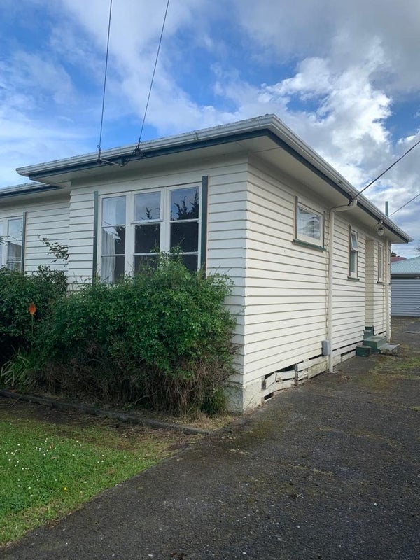 19 Miles Crescent, Wainuiomata, Lower Hutt - Carousel 1