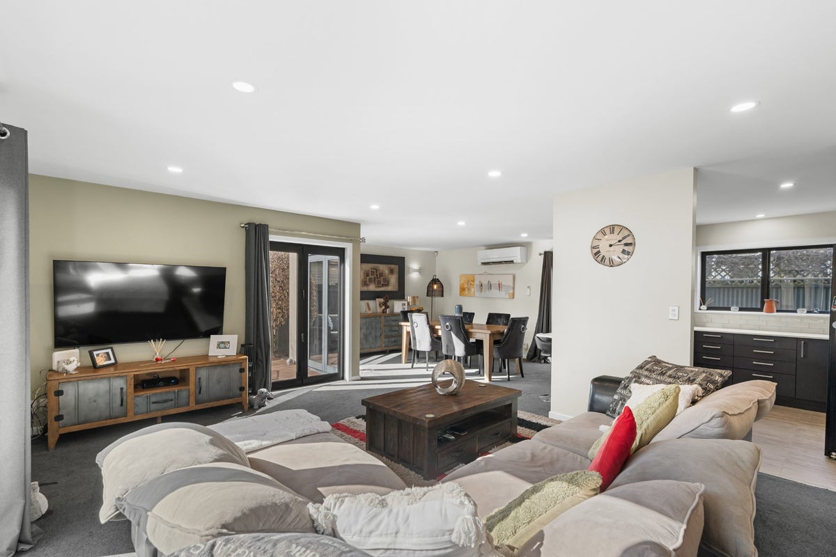 28 Courtenay Street, St Albans, Christchurch - Carousel 2