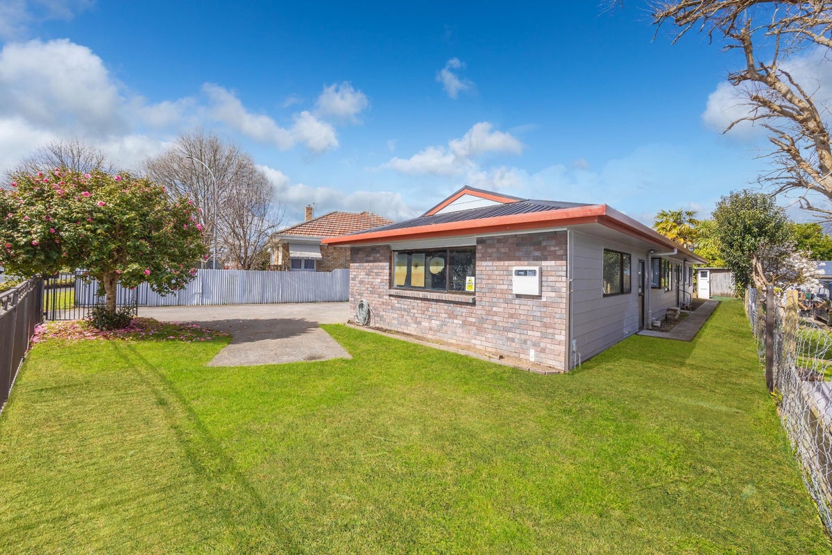 310 Clarkin Road, Fairfield, Hamilton - Carousel 2