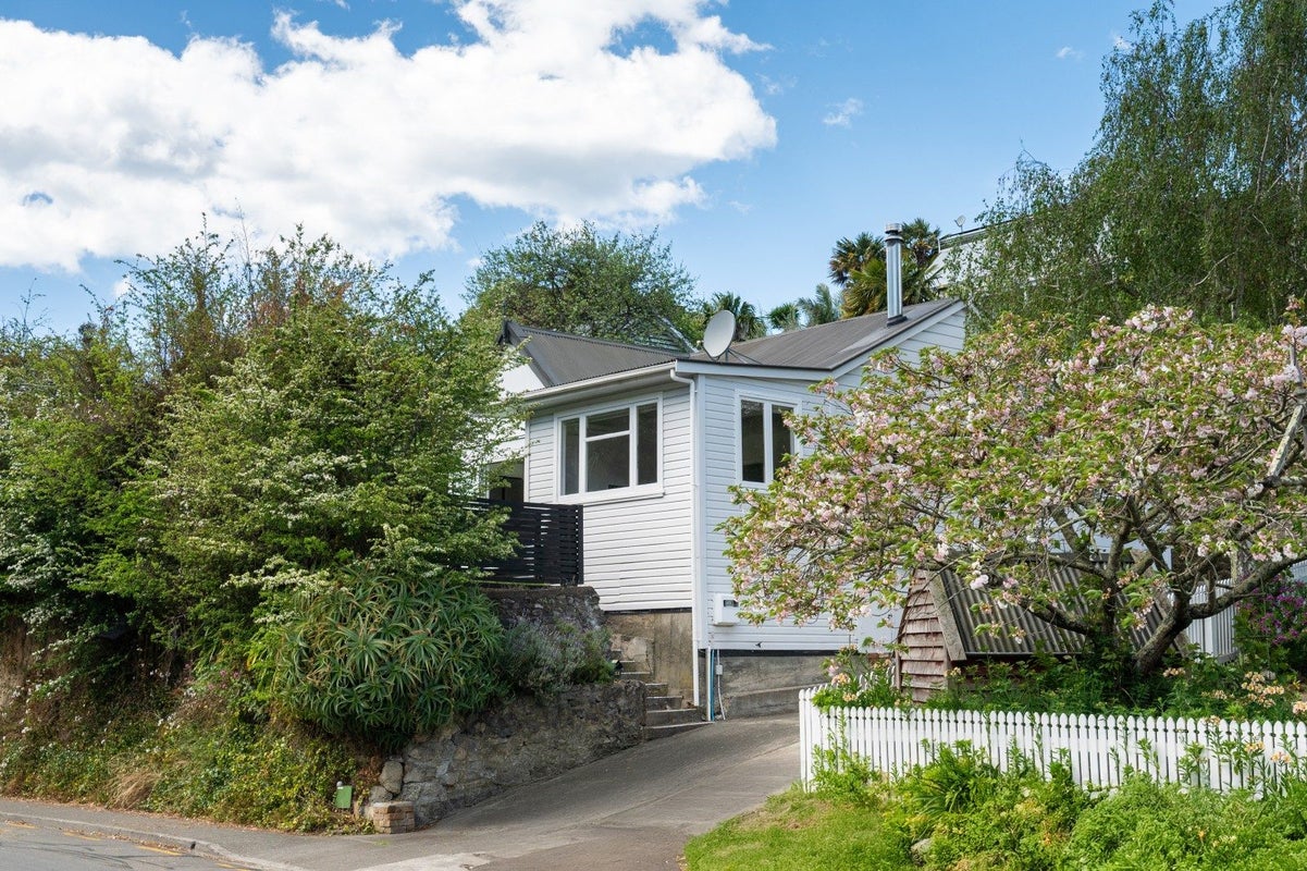 33 Coote Road, Bluff Hill, Napier - Carousel 1