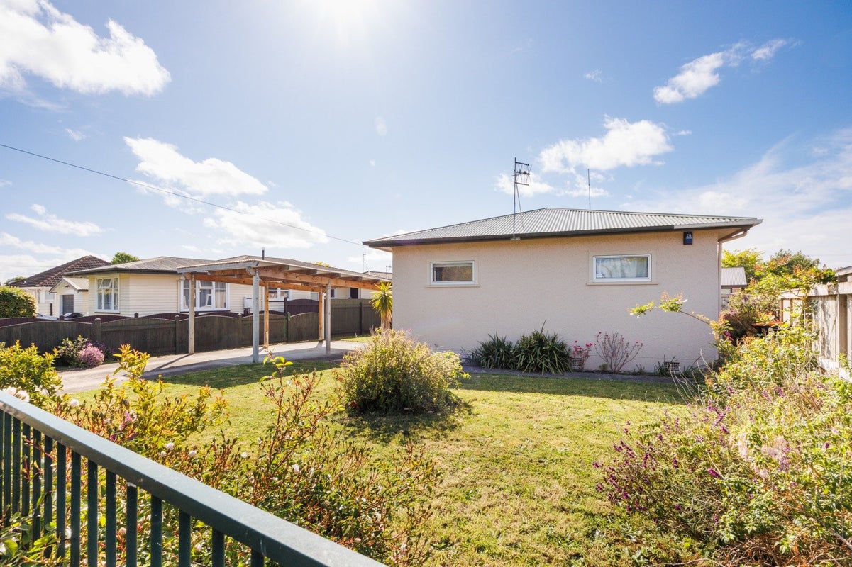 24 Leeds Street, Milson, Palmerston North - Carousel 2
