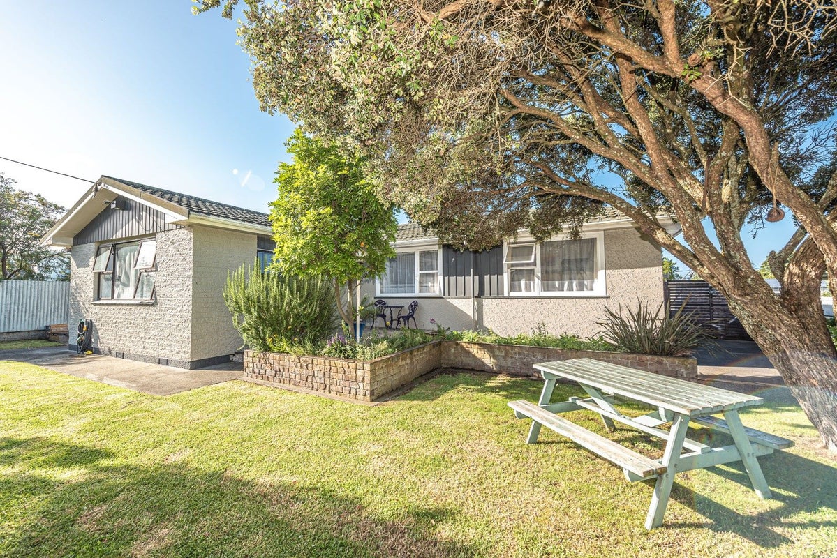 12 Kowhai Street, Castlecliff, Whanganui - Carousel 1