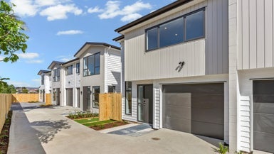 4/684 Te Atatu Road, Te Atatu Peninsula, Auckland - Carousel 1