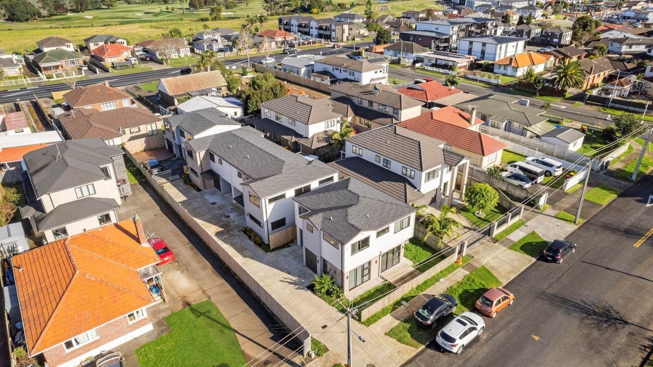 17 Seymour Avenue, Papatoetoe, Auckland - Carousel 22