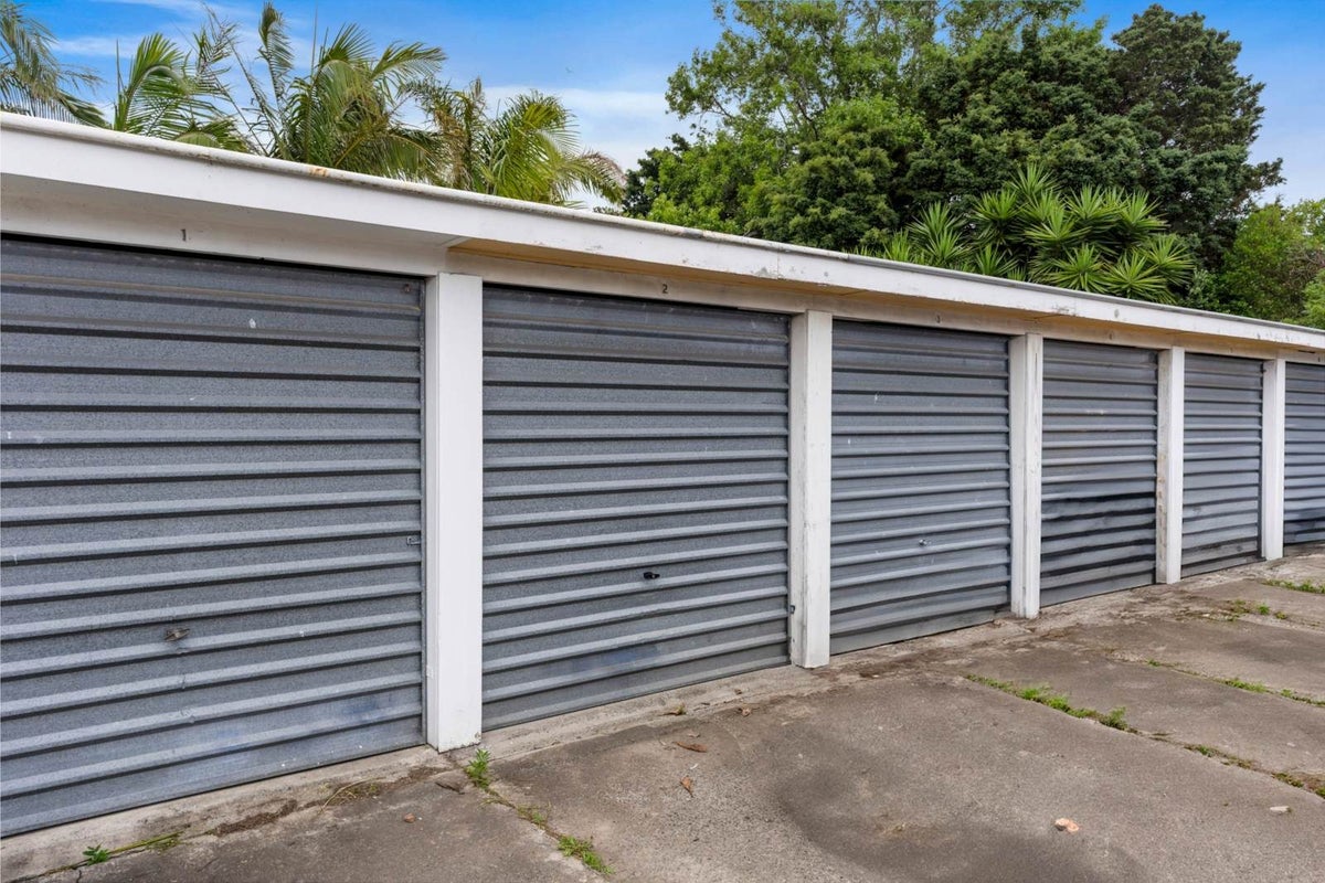 2/34 Lake Pupuke Drive, Takapuna, Auckland - Carousel 17