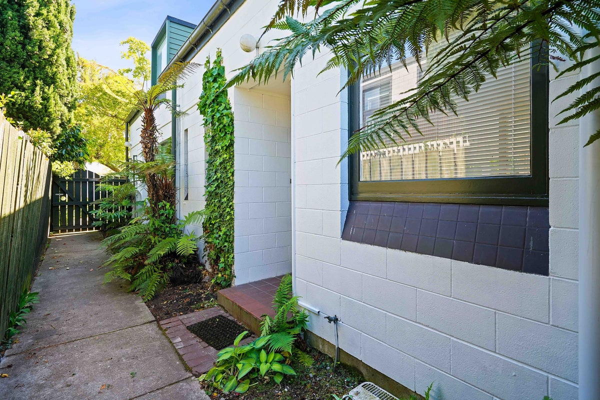 2/12 Shrewsbury Street, Merivale, Christchurch - Carousel 29